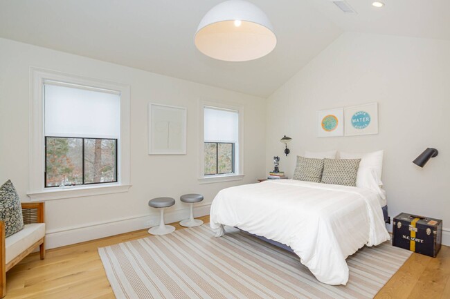 Building Photo - 13 Hilltop Ln