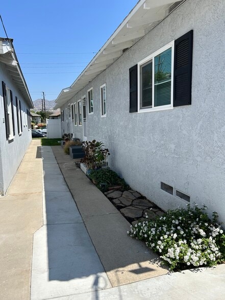 Building Photo - 1206 W Victory Blvd