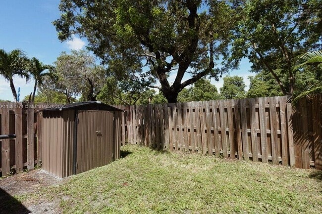 Building Photo - 702 Commodore Dr