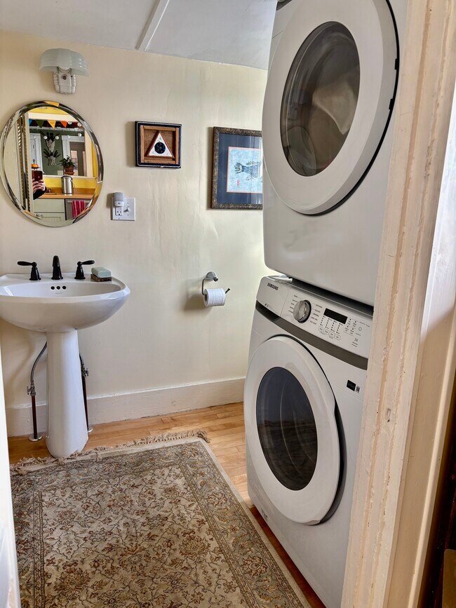 Building Photo - 272 Danforth St