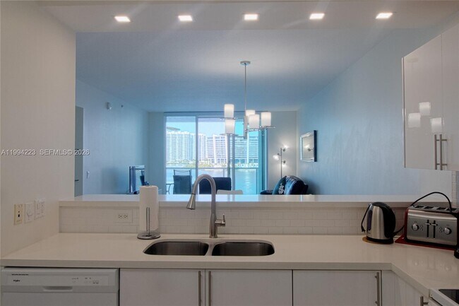 Building Photo - 18100 N Bay Rd