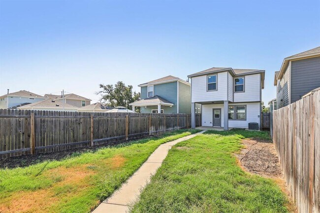 Building Photo - 1737 Fountain Bridge Dr