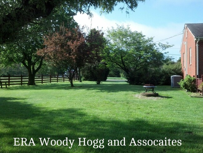 Building Photo - 3 bedroom 1 bath rancher with full basement