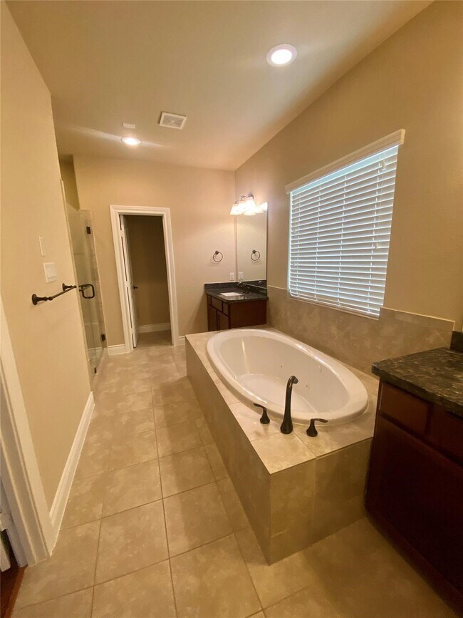 Building Photo - 1306 Dian St