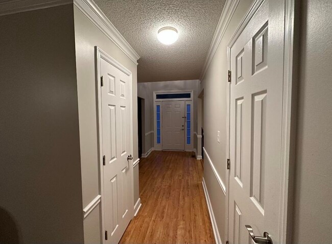 Building Photo - 586 Oak Brook Dr