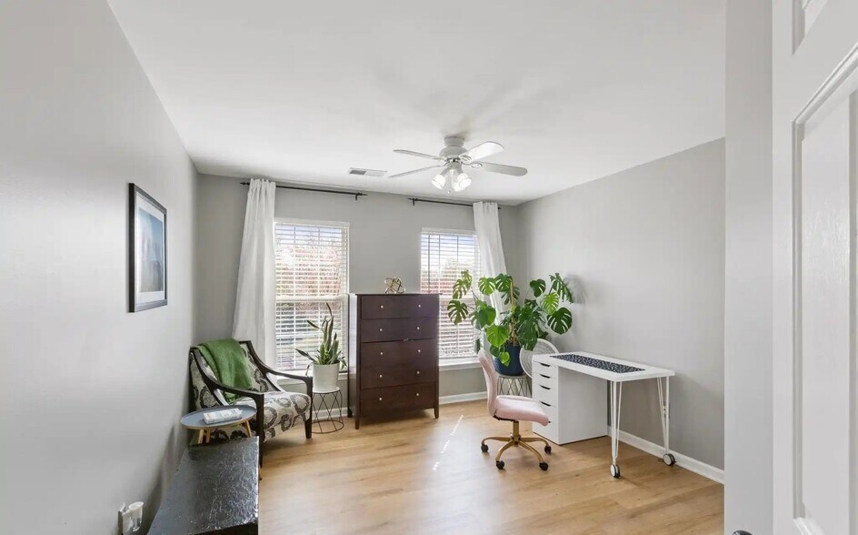 Building Photo - 6 Beau Ridge Dr