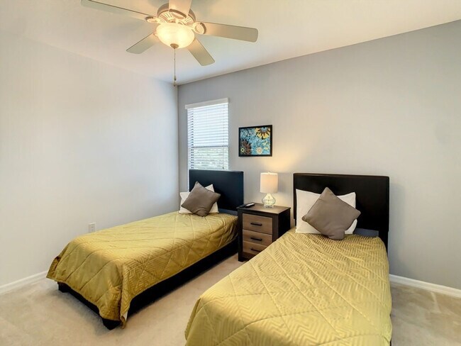 Building Photo - 2533 Rosemont Cir