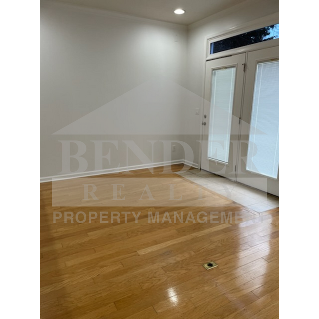Building Photo - Emmyllie Ct- 130/132