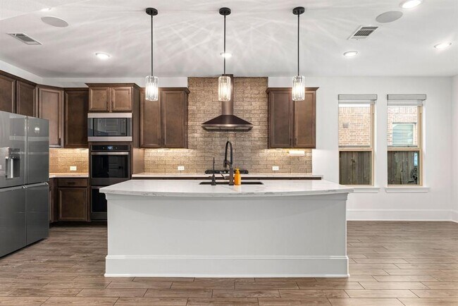 Building Photo - 16202 Coyote Run Ln