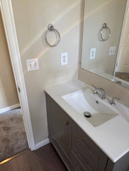 Upstairs bath - 3131 W Davencourt Loop