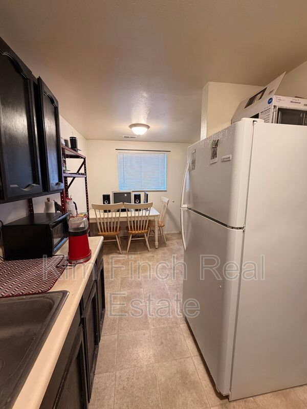 Building Photo - 735 S Stubbs Ave