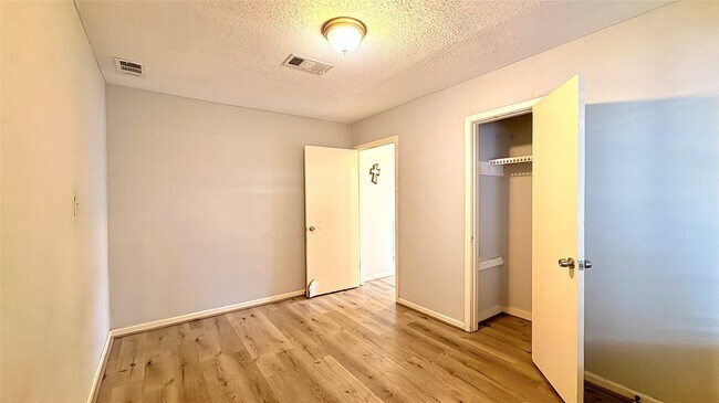 Building Photo - 10502 Ambursen St