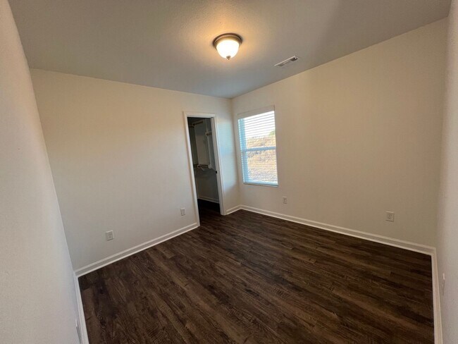 Building Photo - New Beginnings Start with AMRR: 3 Bedroom ready for move in!