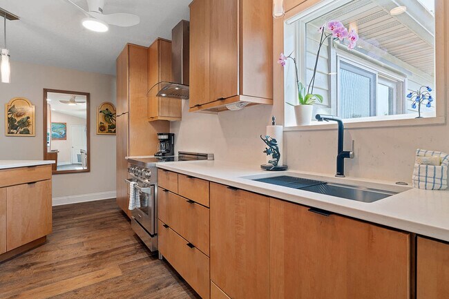 Building Photo - 430 Arricola Ave