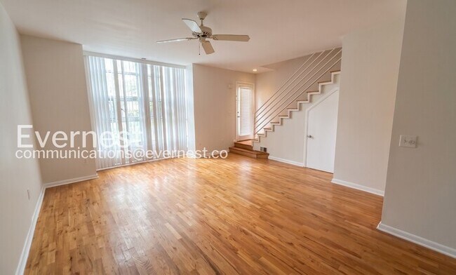 Building Photo - Charming Townhome with 2Beds/2Baths/Private Patio/ Fenced Yard/ Available Now!