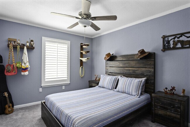 Building Photo - "Spacious 4-Bedroom Home with 3 Full Baths...