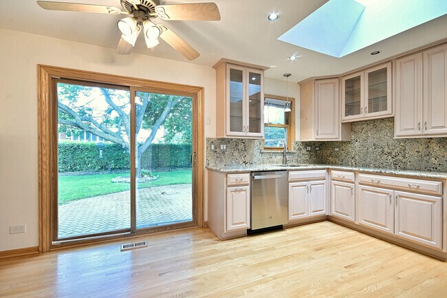 Building Photo - 2360 N Drury Ln