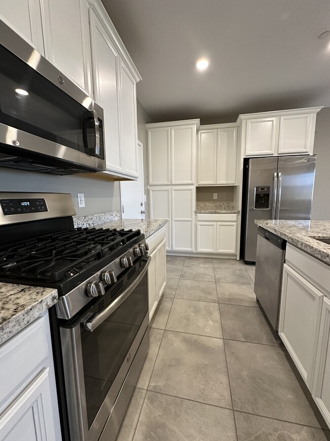 Building Photo - 8728 Giant Causeway Ave