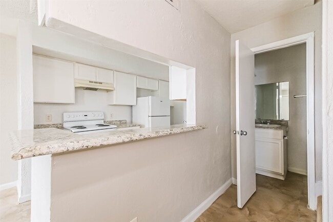 Building Photo - 6633 W Airport Blvd