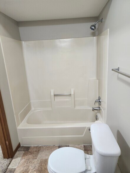 Building Photo - 2448 Wilshire Dr