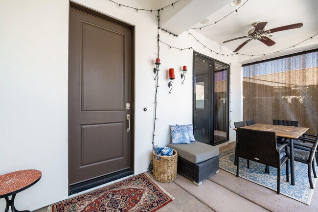 Building Photo - 53385 Avenida Mendoza