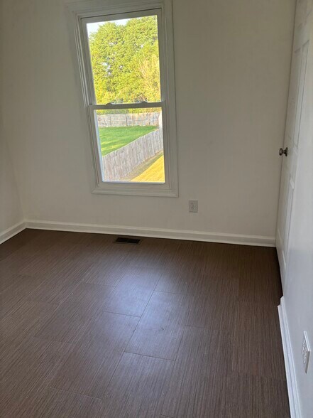 Second room - 402 Granada Dr