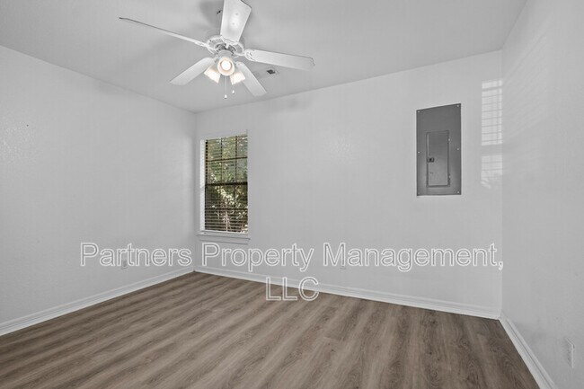 Building Photo - 1128 W Hendrix St