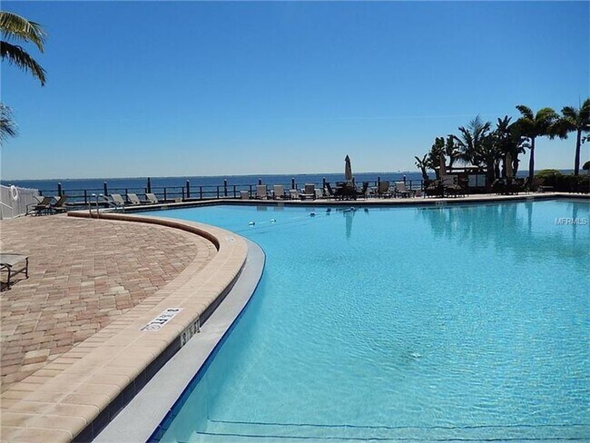 Building Photo - 5132 Beach Dr SE