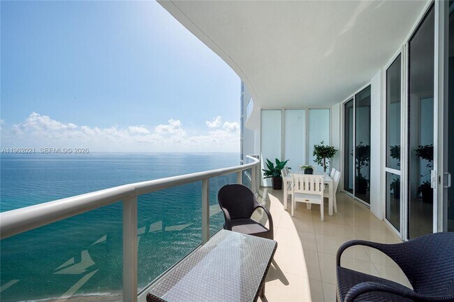 Building Photo - 15901 Collins Ave
