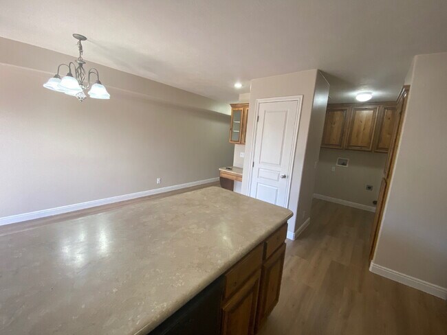 Building Photo - 3-Bed Townhouse in St. George with 2.5 Bat...