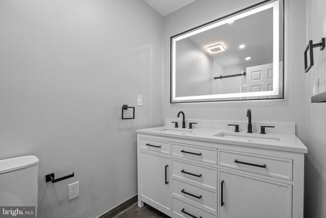 Building Photo - 548 Susan Dr
