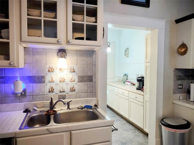 Building Photo - 3127 Avenue Q