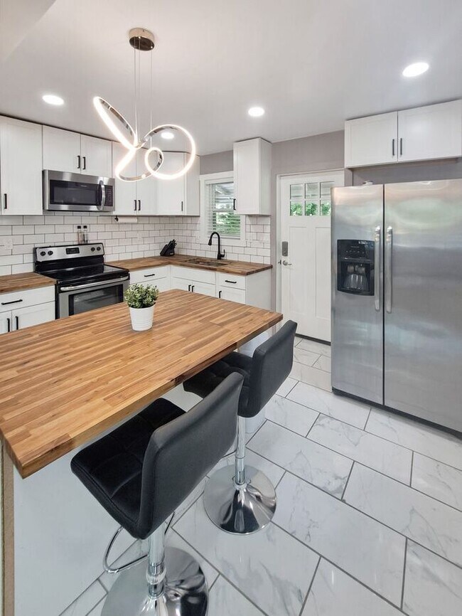 Building Photo - Coming Soon! Mid Century Modern Cape Cod i...