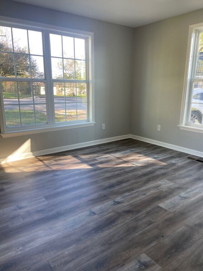Building Photo - Renovated 3 Bedroom 1 Bath Home for Rent!!