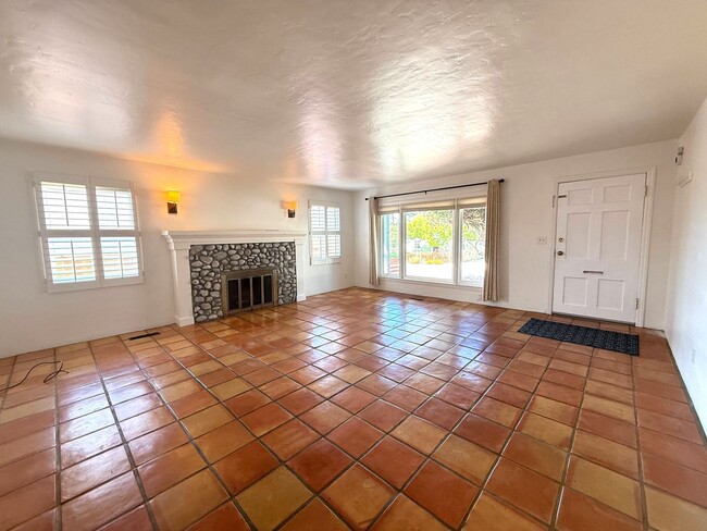 Building Photo - Charming Monterey Home in Quiet Neighborho...