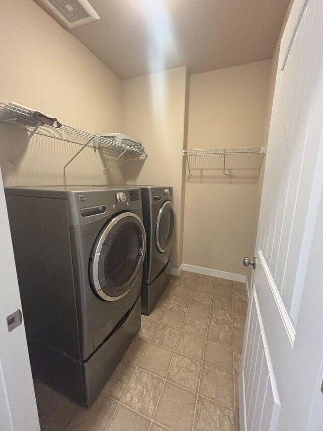 Building Photo - Beautifully Maintained 3-Bed, 2-Bath Home ...