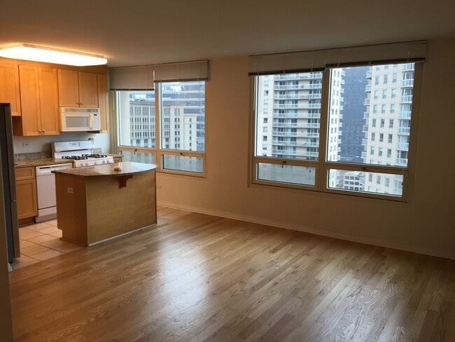 Building Photo - 33 W Ontario St