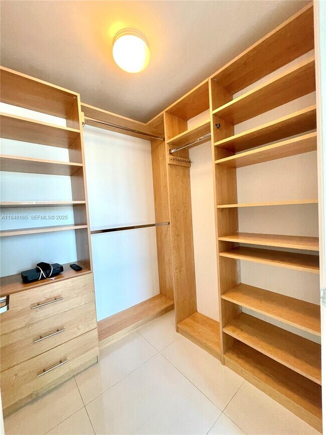 Building Photo - 350 S Miami Ave