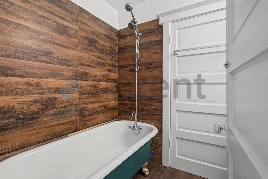 Building Photo - Unit