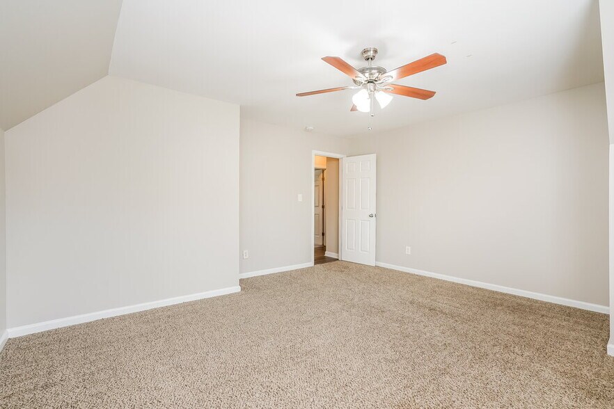 Building Photo - 180 Willowbrook Cir