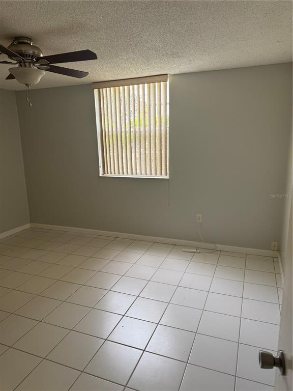 Building Photo - 810 Oakgrove Dr