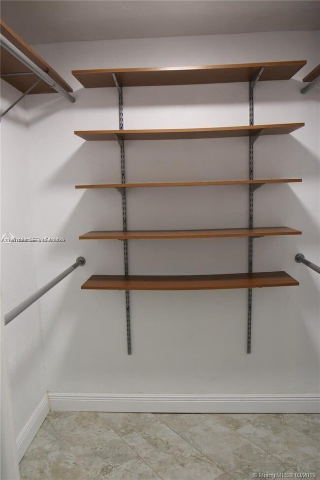 Building Photo - 1401 NE 191st St