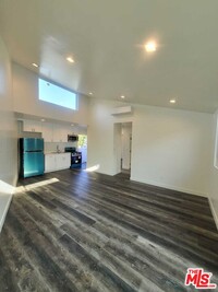 Building Photo - 2134 1/2 Cove Ave