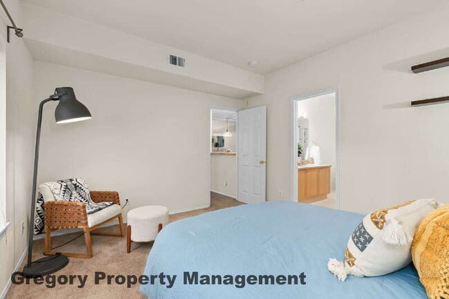 Building Photo - 12120 NE 172nd Pl