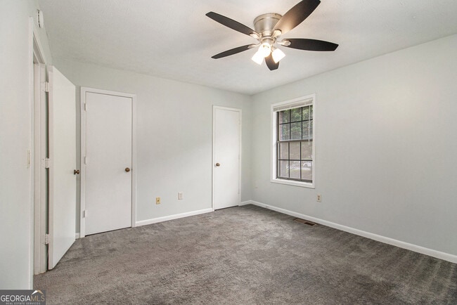 Building Photo - 3235 Highpoint Ct