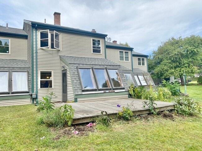 Building Photo - 2 Bedroom Condo in Williston VT Available ...