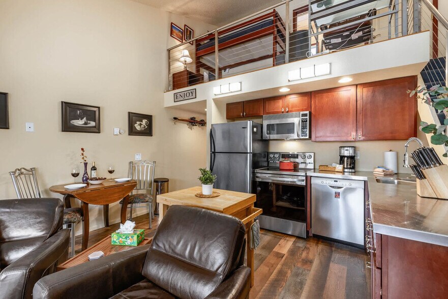 Building Photo - 600 South Park Avenue