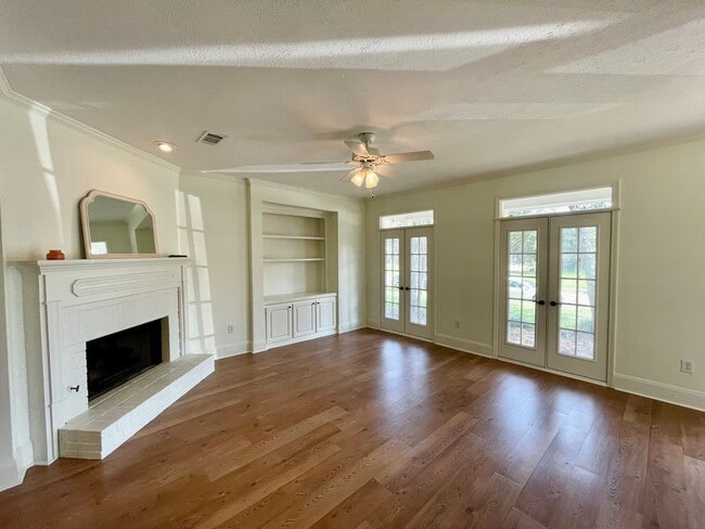 Building Photo - 3/2 Available for Rent in Oak Grove Subdiv...