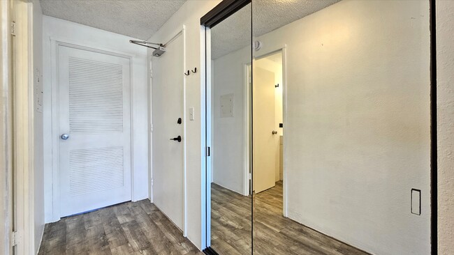 Building Photo - 2211 Ala Wai Blvd