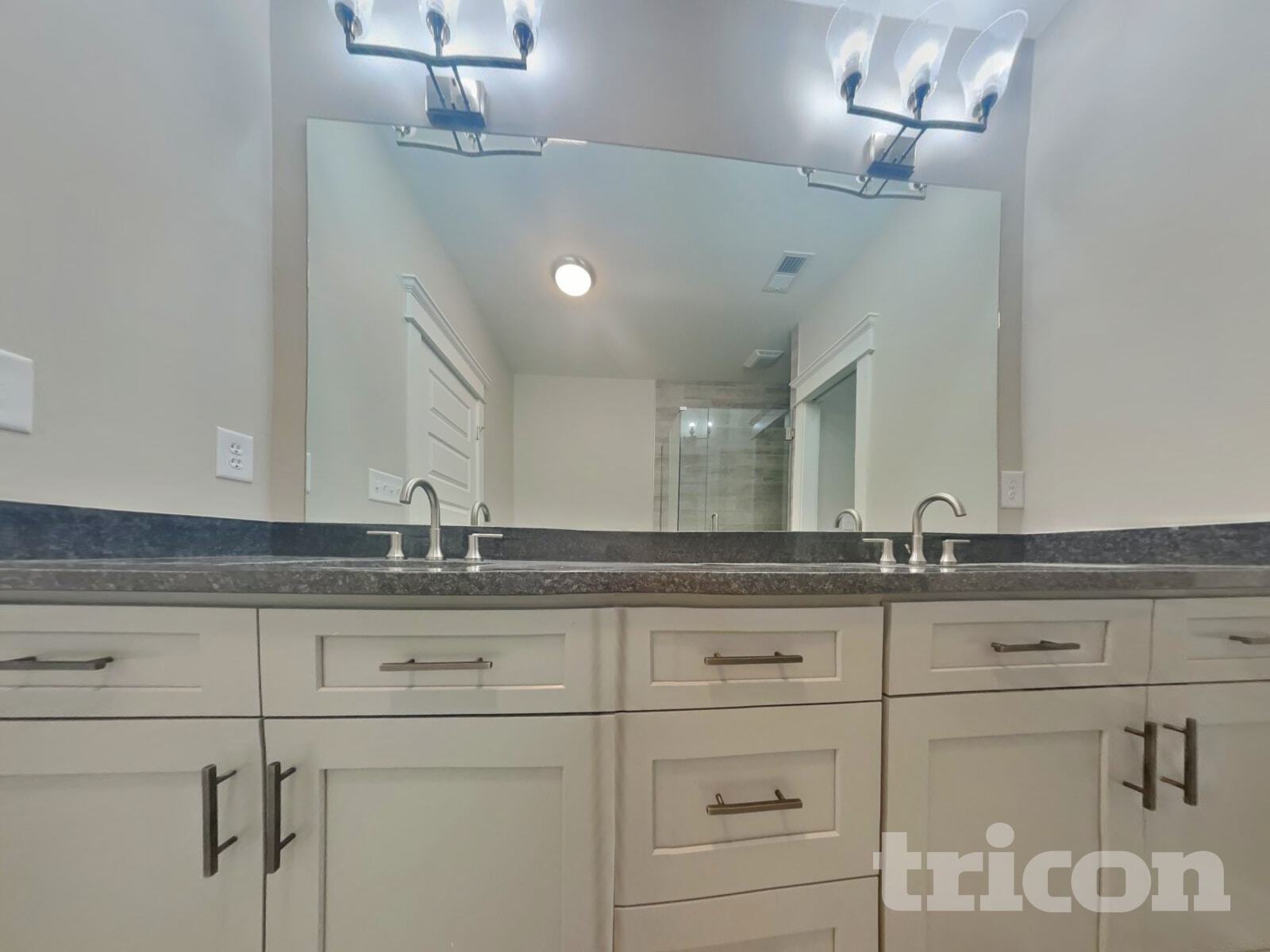 Building Photo - 6813 Charlotte Pike